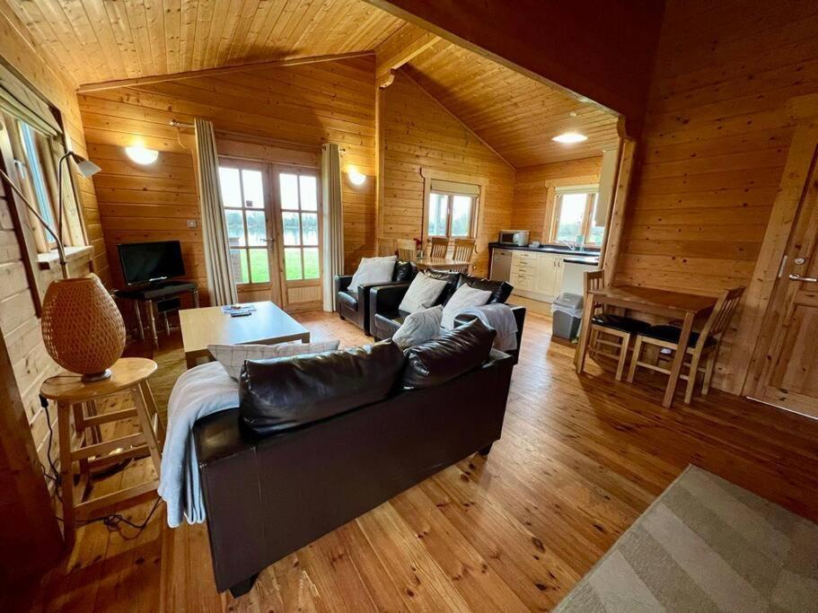 Lilly Lodge, Lake Pochard เซาธ์เซอร์นีย์ ภายนอก รูปภาพ