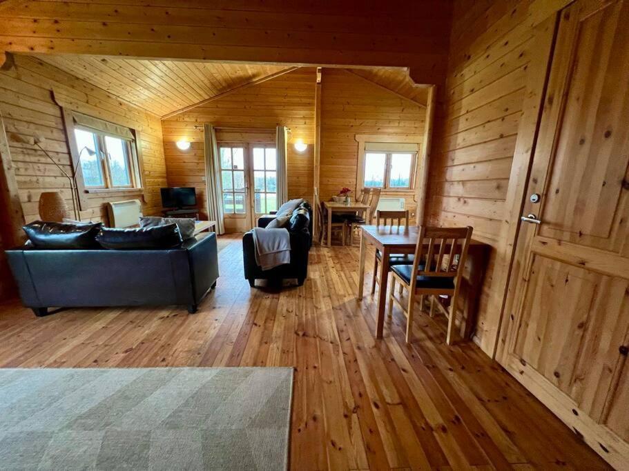 Lilly Lodge, Lake Pochard เซาธ์เซอร์นีย์ ภายนอก รูปภาพ