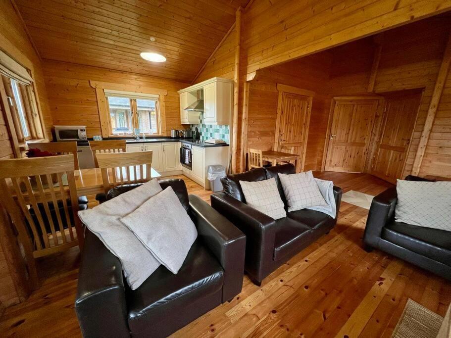 Lilly Lodge, Lake Pochard เซาธ์เซอร์นีย์ ภายนอก รูปภาพ