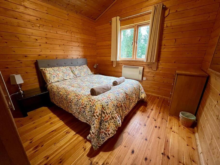 Lilly Lodge, Lake Pochard เซาธ์เซอร์นีย์ ภายนอก รูปภาพ